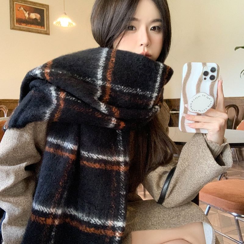 Scarf Tasseled Plaid