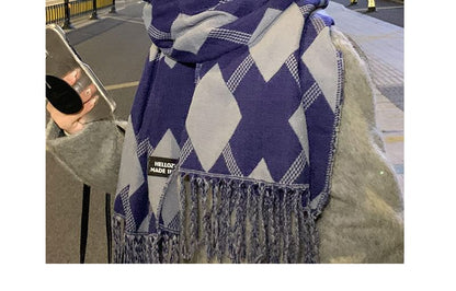 Argyle Tasseled Print Scarf