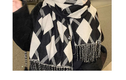 Argyle Tasseled Print Scarf