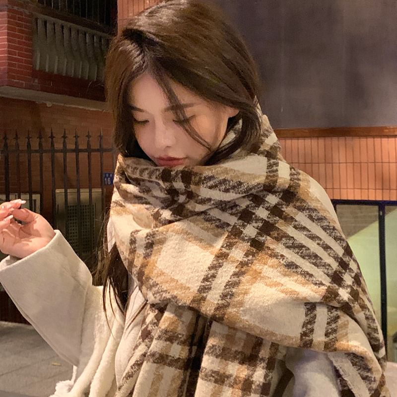 Scarf Tasseled Houndstooth