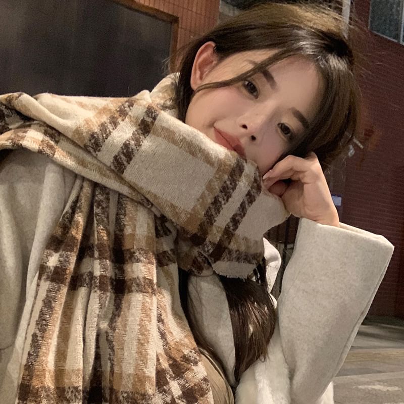 Scarf Tasseled Houndstooth