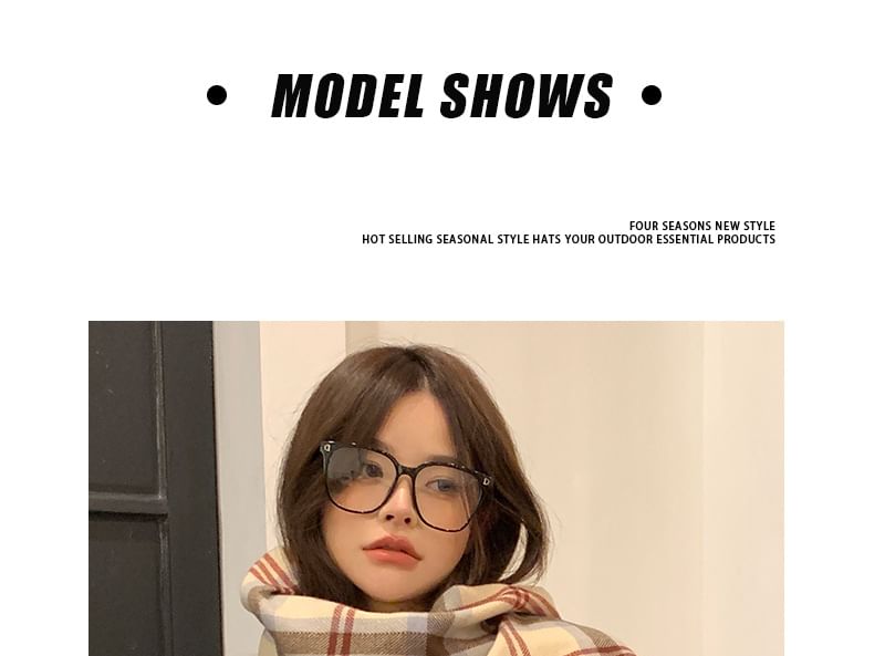 Scarf Tasseled Houndstooth