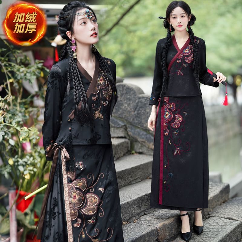 V-Neck Floral Blouse / Mid Rise Hanfu Patterned Maxi A-Line Skirt