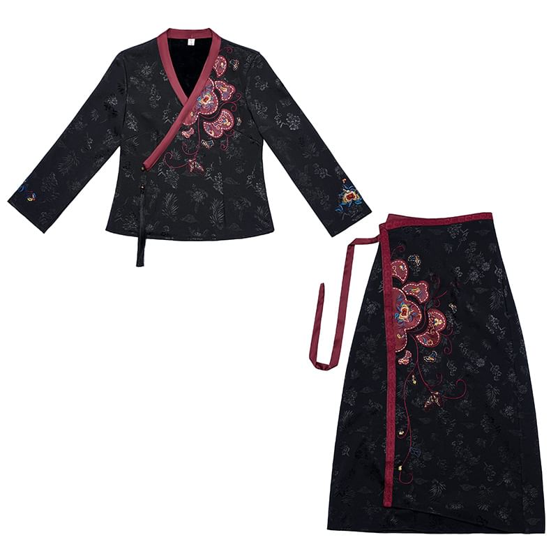 V-Neck Floral Blouse / Mid Rise Hanfu Patterned Maxi A-Line Skirt