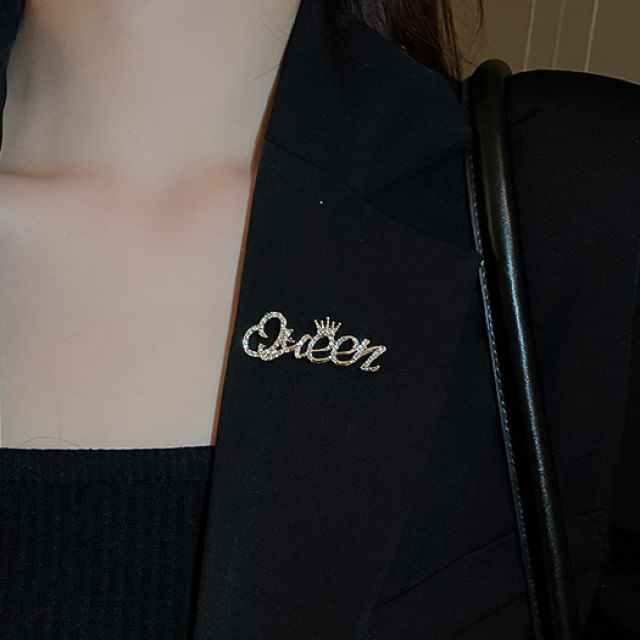 Designs) Brooch (Various