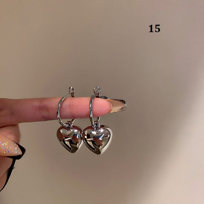 (Various Silver Earring Tone Designs)