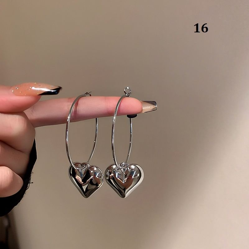 (Various Silver Earring Tone Designs)
