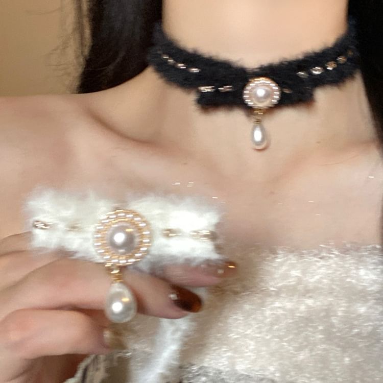 Faux Pearl Pendant Chenille Choker