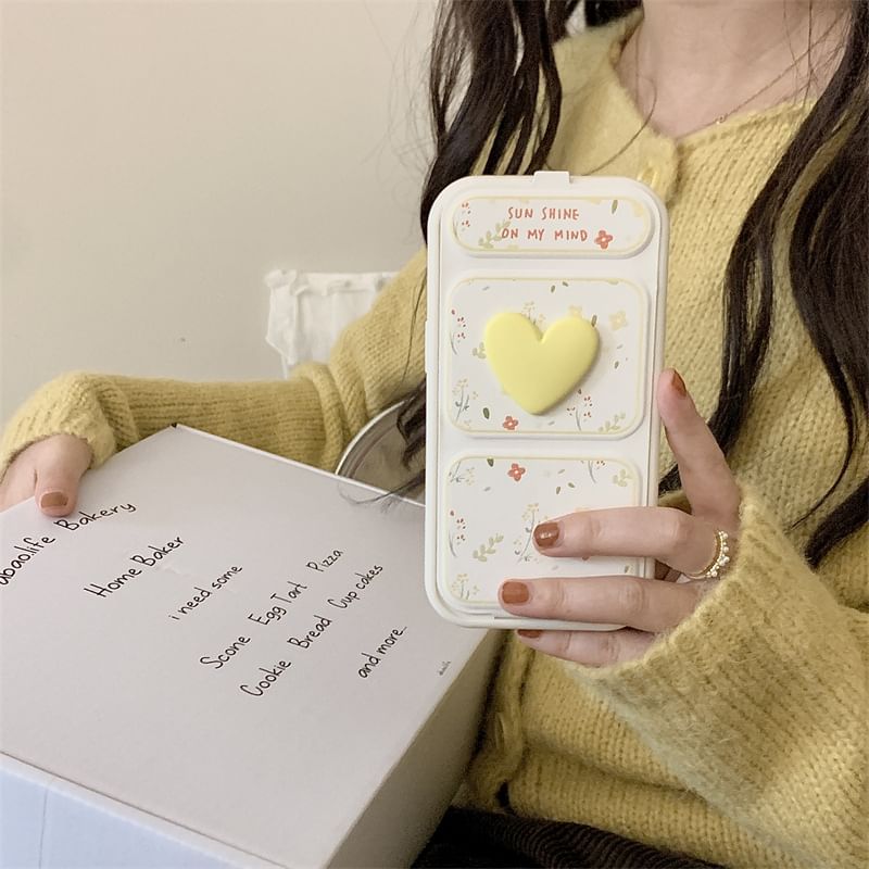 Floral Heart Foldable Stand Phone Case - iPhone 15 Pro Max / 15 Pro / 15 Plus / 15 / 14 Pro Max / 14 Pro / 14 Plus / 14 / 13 Pro Max / 13 Pro / 13 / 13 mini / 12 Pro Max / 12 Pro / 12 / 12 mini / 11 Pro Max / 11 Pro / 11