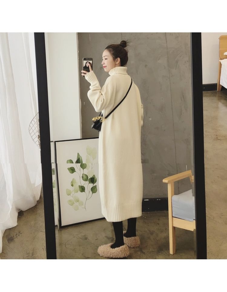 Long-Sleeve Plain Turtleneck Midi Sweater Dress