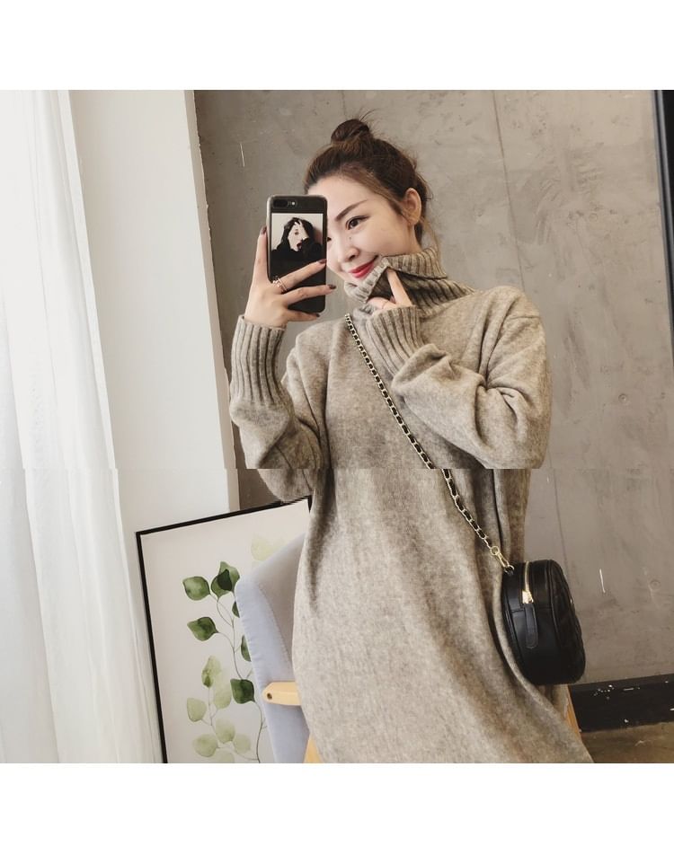 Long-Sleeve Plain Turtleneck Midi Sweater Dress