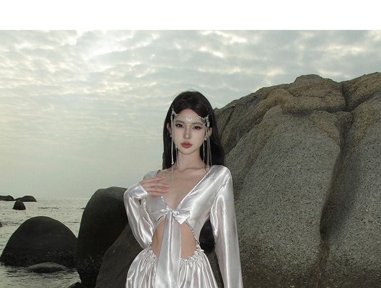 Maxi Dress Cutout V-Neck Long-Sleeve A-Line