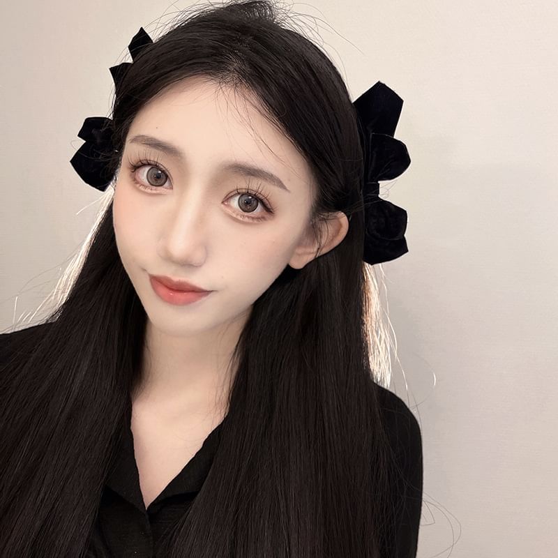 Velvet 2: of Hair Set Bow Clip