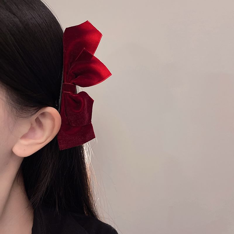 Velvet 2: of Hair Set Bow Clip