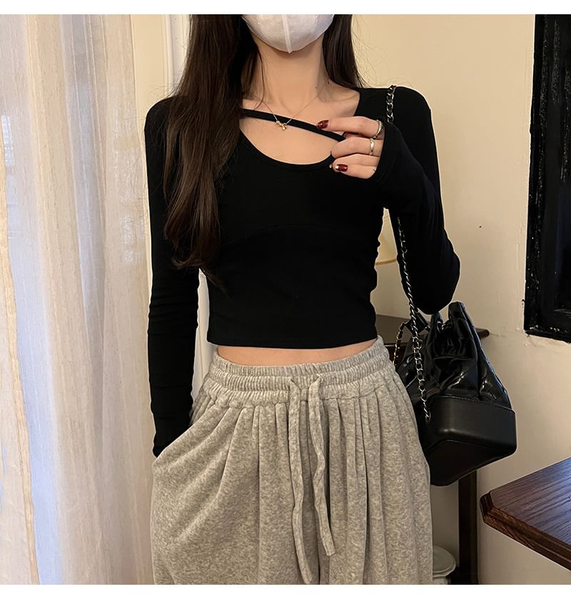 Long-Sleeve Round Neck Plain Crop T-Shirt