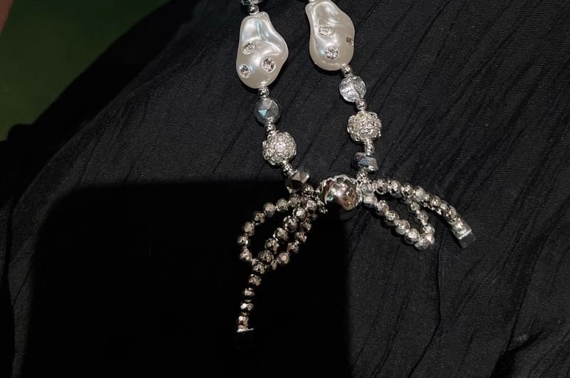 Pearl Rhinestone Phone Faux Strap Irregular