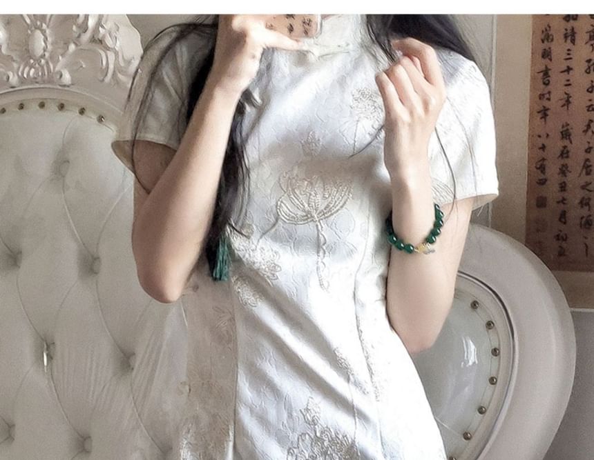 Elbow-Sleeve Band Collar Floral Embroidered Midi Qipao