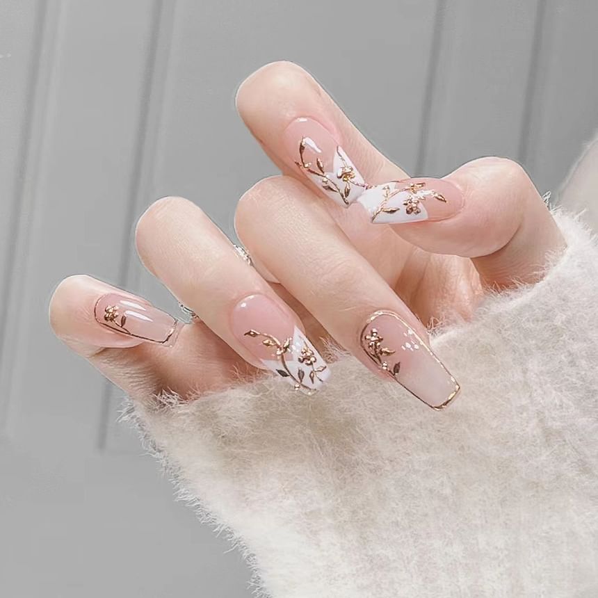 Ongles à coller métallisés à motif floral