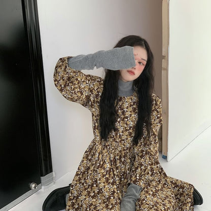 Robe mi-longue fleurie à manches longues