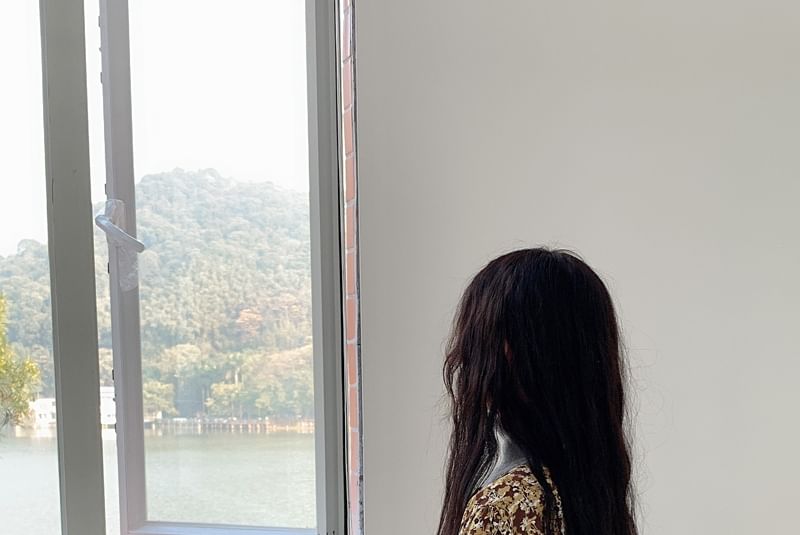 Robe mi-longue fleurie à manches longues