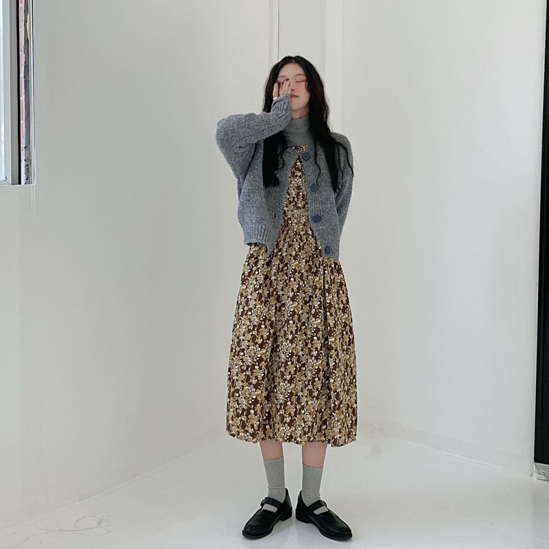 Robe mi-longue fleurie à manches longues