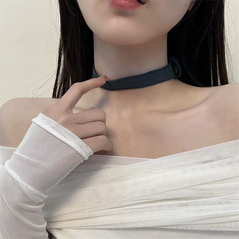 Choker Buckled Denim