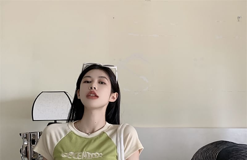 Embroidered Letter T-Shirt Crew Cropped Neck Short-Sleeve