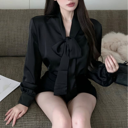 Chemisier uni à manches longues et col noué