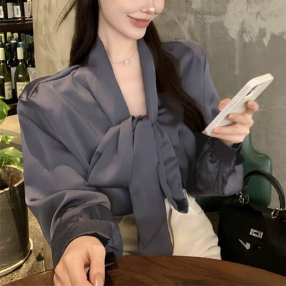 Chemisier uni à manches longues et col noué