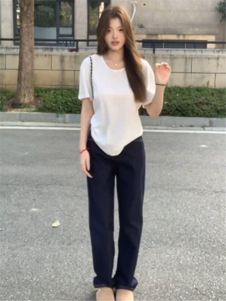 Short-Sleeve Scoop Neck Plain T-Shirt / Mid Rise Loose Fit Jeans