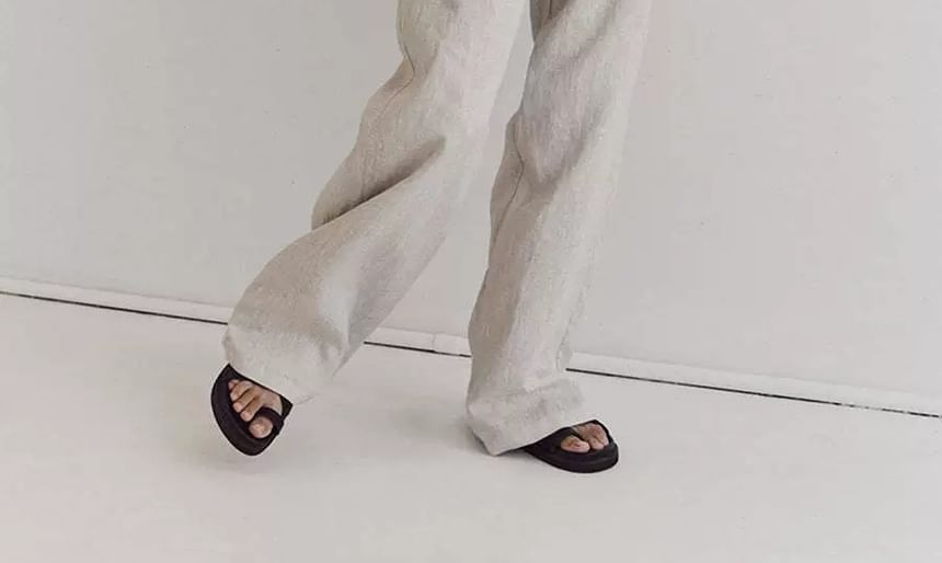 Plain Knit Neck Sleeveless Top Round