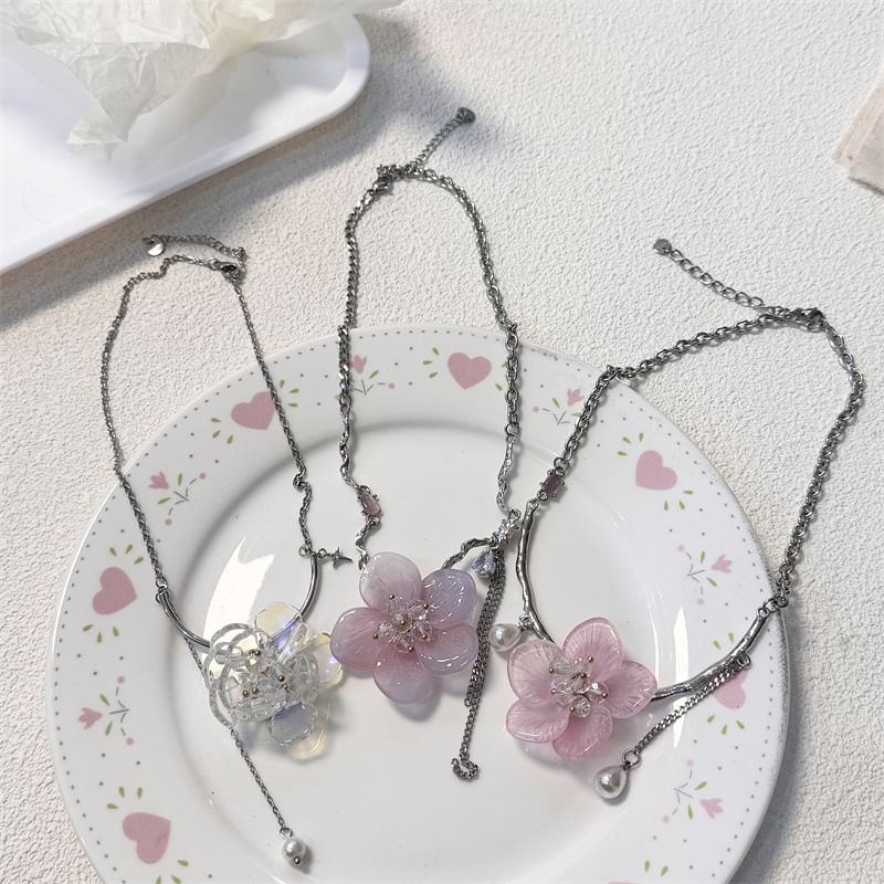 Alloy Choker Resin Floral Pendant
