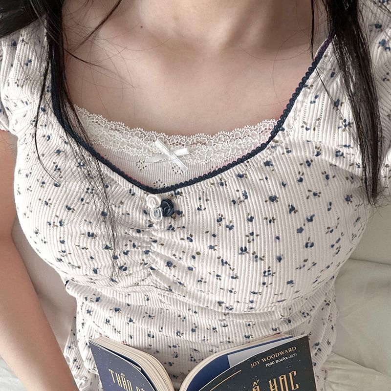 Short-Sleeve V-Neck Floral T-Shirt