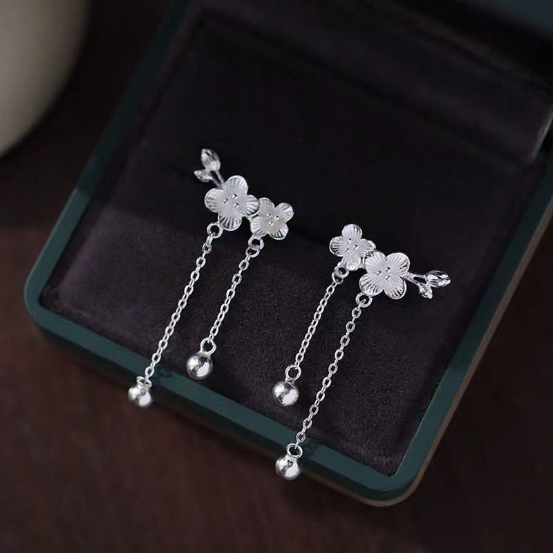 Floral Alloy Asymmetrical Dangle Earring