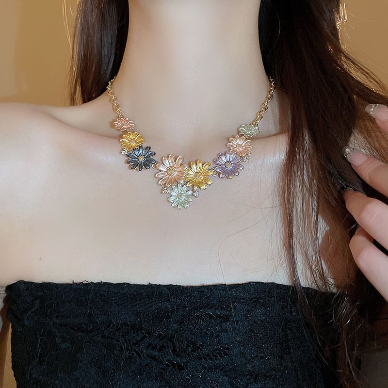 Floral Alloy Stud Earring / Rhinestone Choker