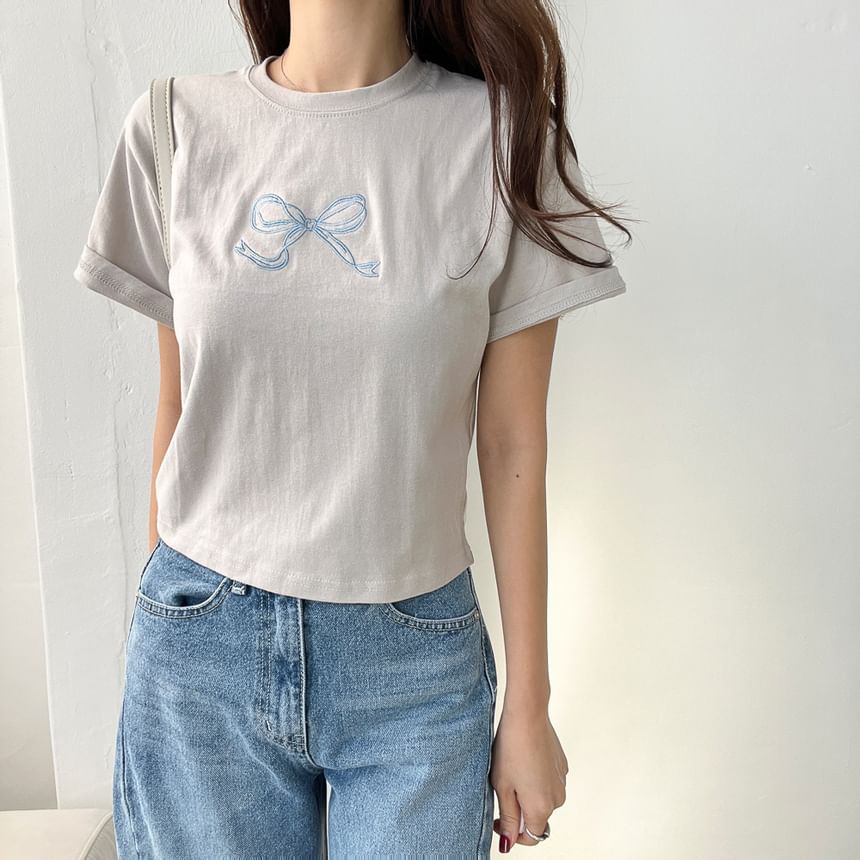 Short-Sleeve Round Neck Bow Embroidered Tee