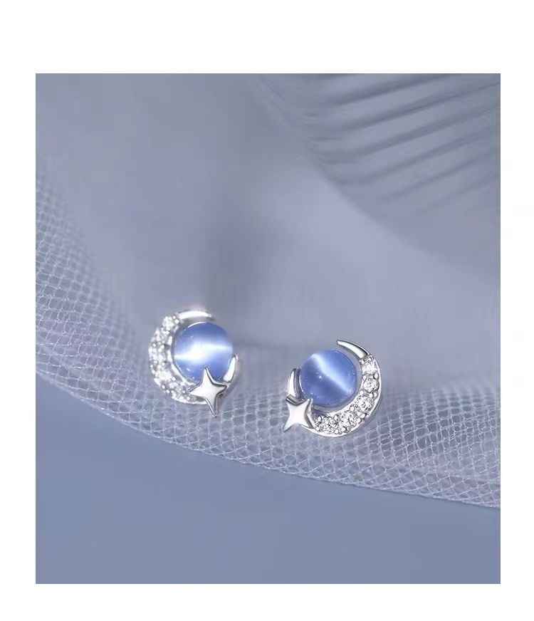 Moon Studded Earring