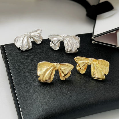 Ear Bow Stud