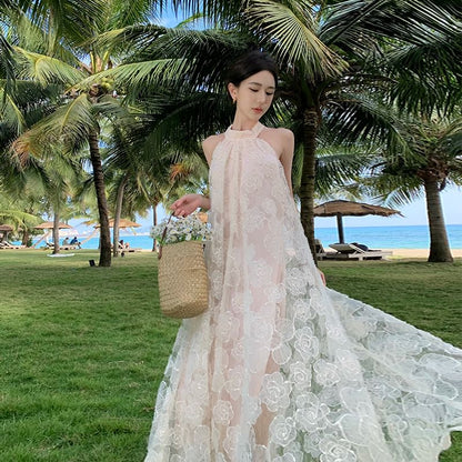 Robe longue d'été brodée de fleurs à licou