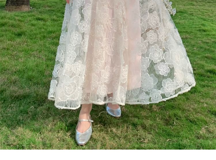 Robe longue d'été brodée de fleurs à licou