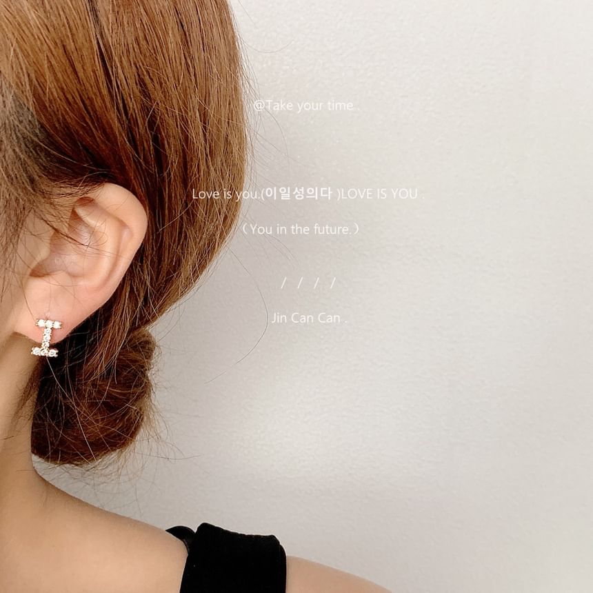 Rhinestone Lettering Ear Stud