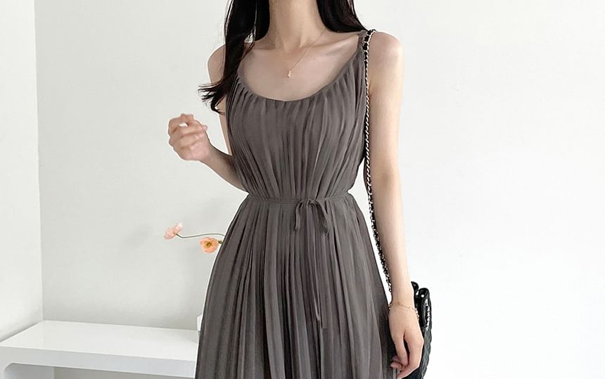 Spaghetti Strap Scoop Neck Plain Midi Pleated Dress