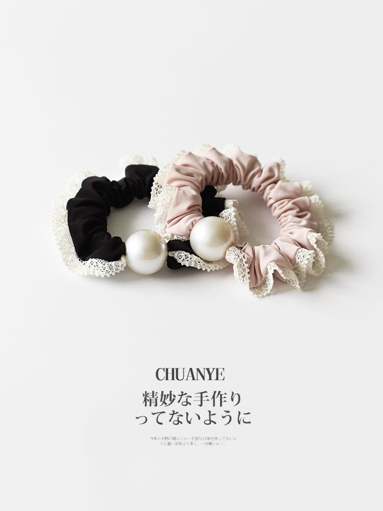 Lace-Trim Pearl Scrunchie