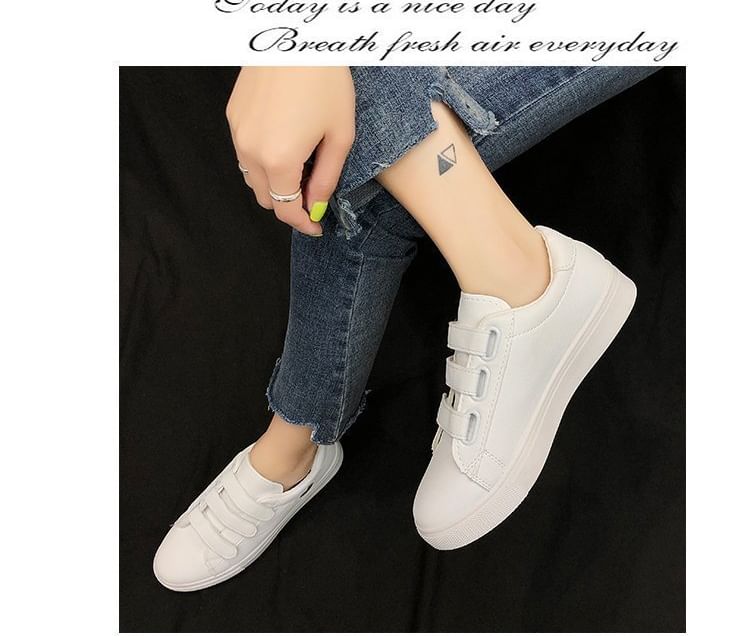 Casual Sneakers With Heart-Shaped Decor