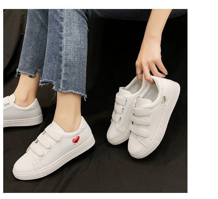 Casual Sneakers With Heart-Shaped Decor