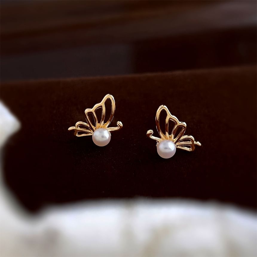 Butterfly Faux Pearl Ear Stud