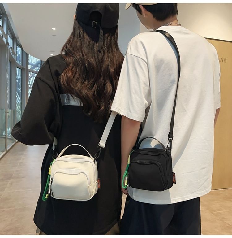 Umhängetasche aus schlichtem Canvas