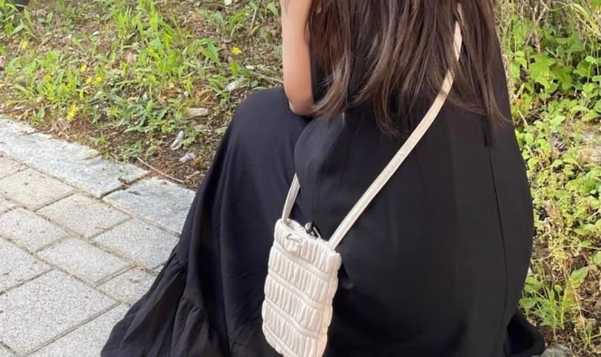 Textured Brim Wide Bucket Hat