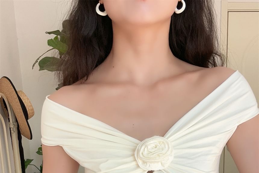 Slim Accent Plain Top Off-Shoulder Short-Sleeve Ruched Crop Floral Fit