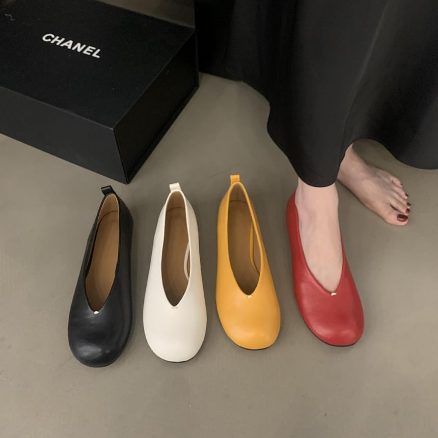 Round Toe Plain Flats